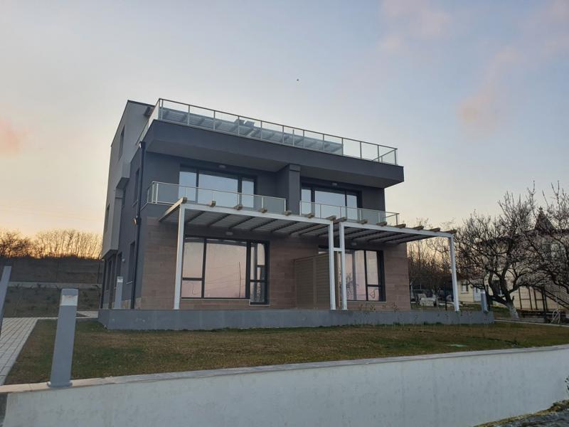 Къща, Варна,<br />Галата, 250 м², 205 000 €<br /><label>продава</label>